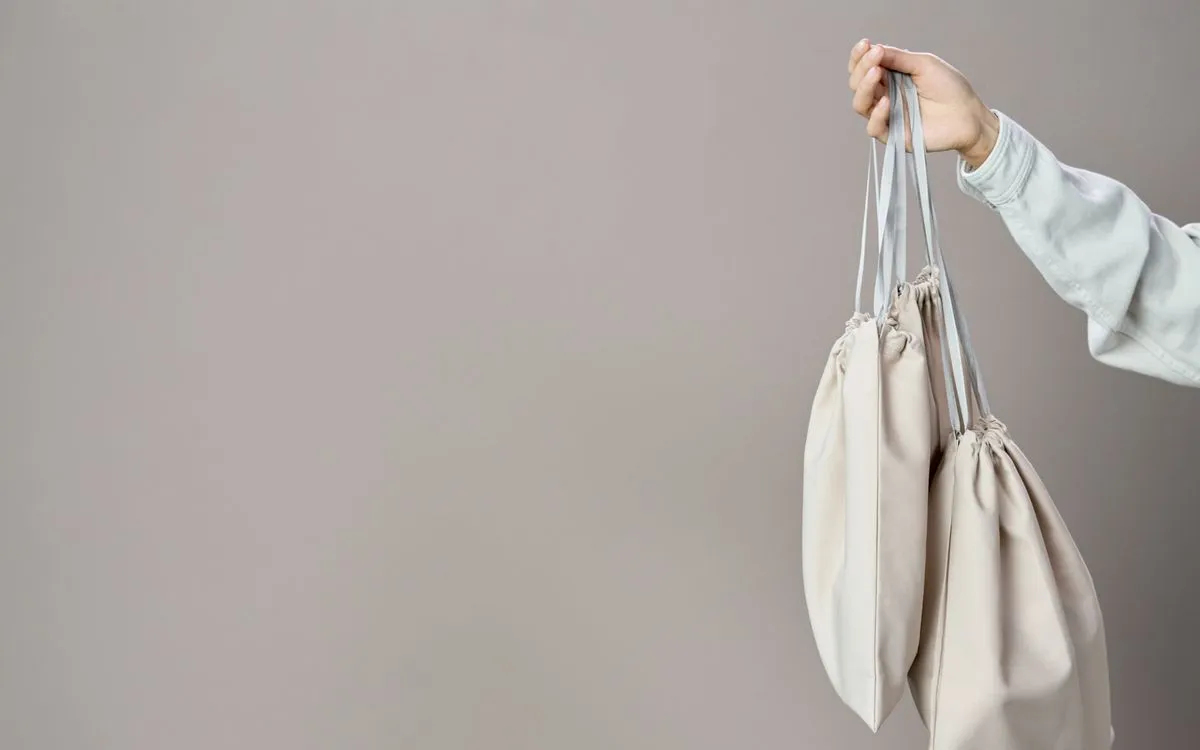 Wyb&oacute;r między torebką shopper a workiem na co dzień