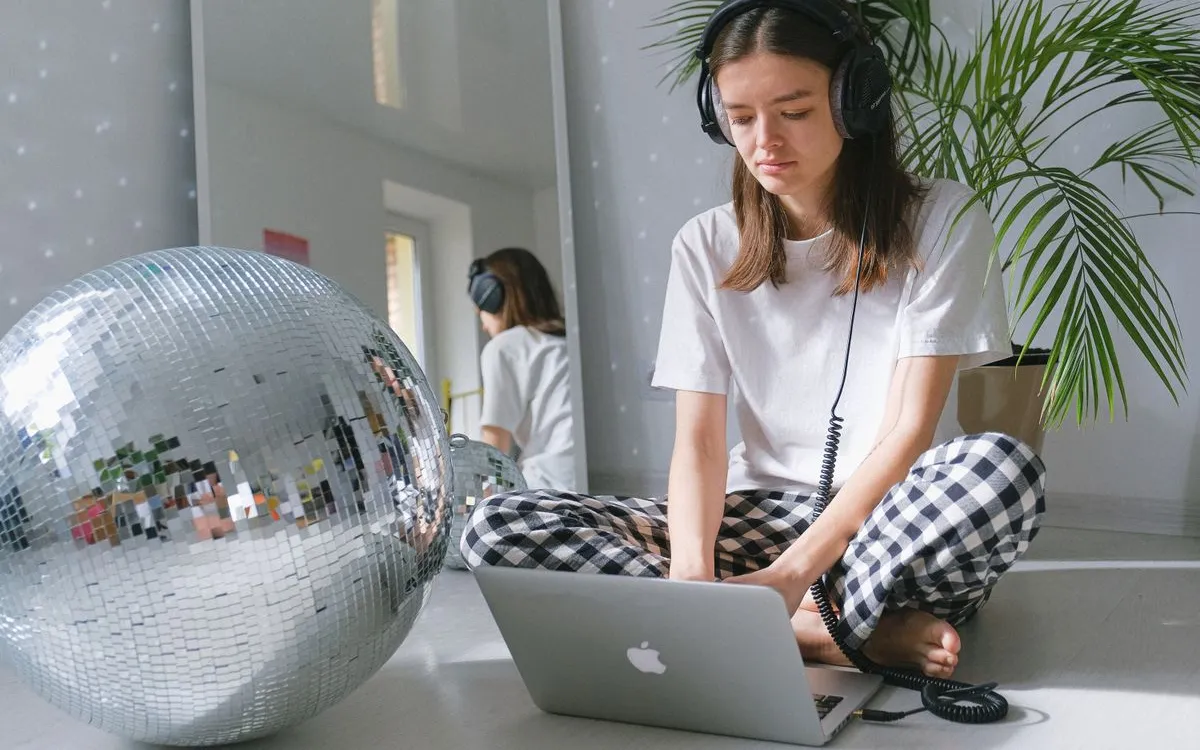 Muzyka online na każdą okazję Playlisty na różne okazje podczas słuchania muzyki online